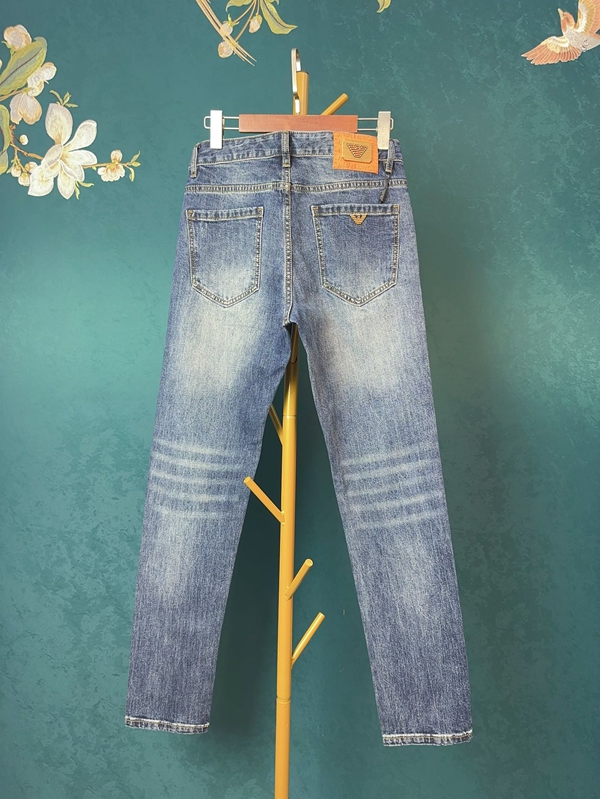 ブランドジーンズ側面デザイン